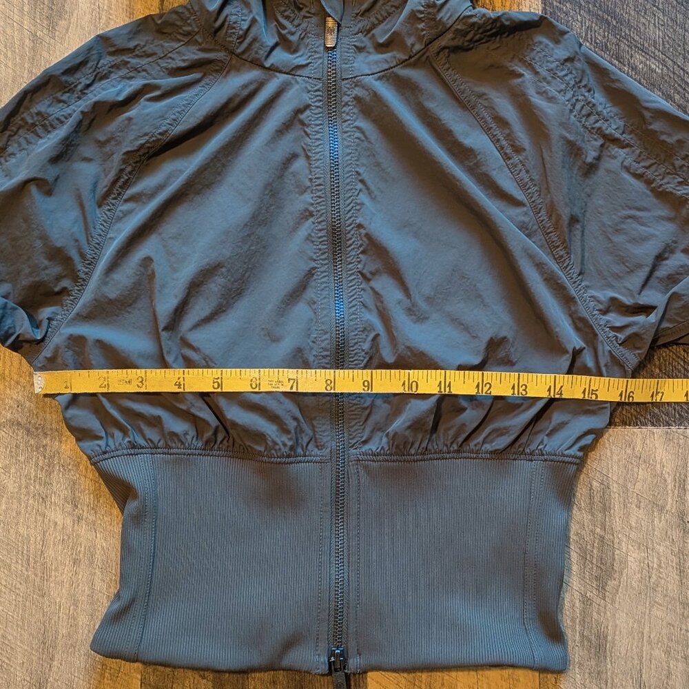 Lululemon Ruched Ribbed-Waist Jacket XS Army Green - Picture 8 of 8